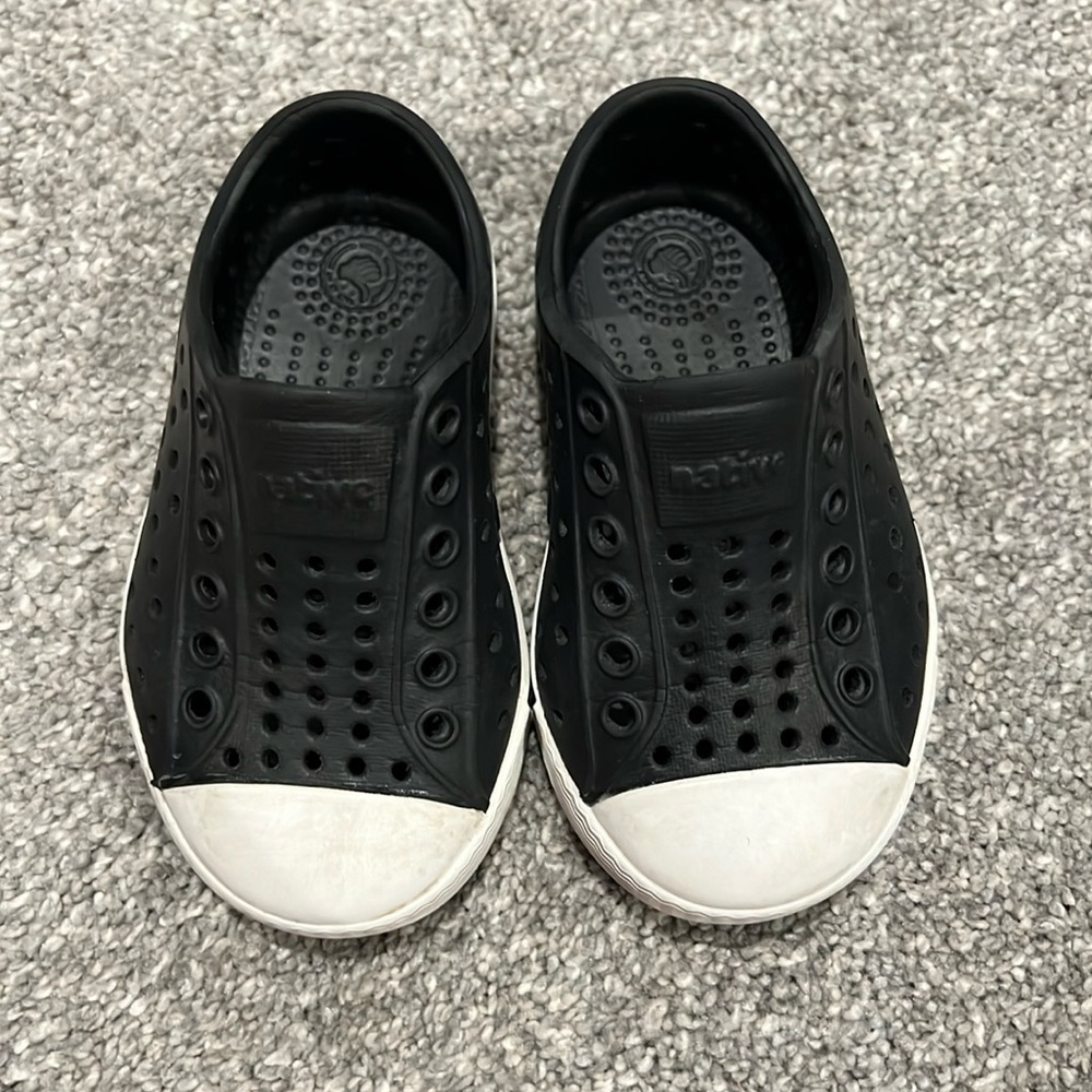 Size c5 black native shoes